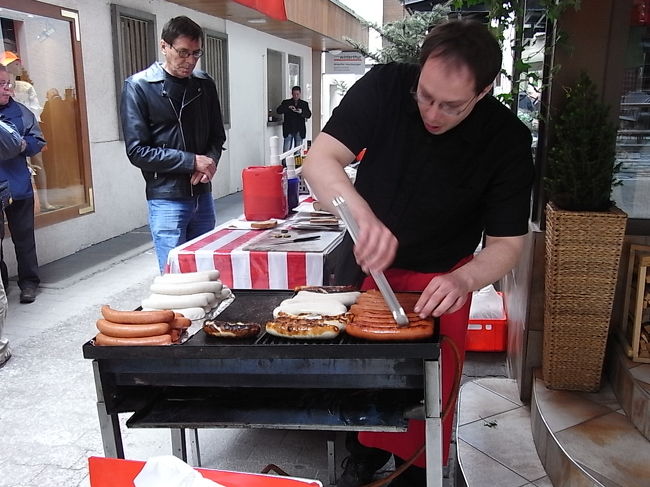 さて、さっそく腹ごしらえを。。。