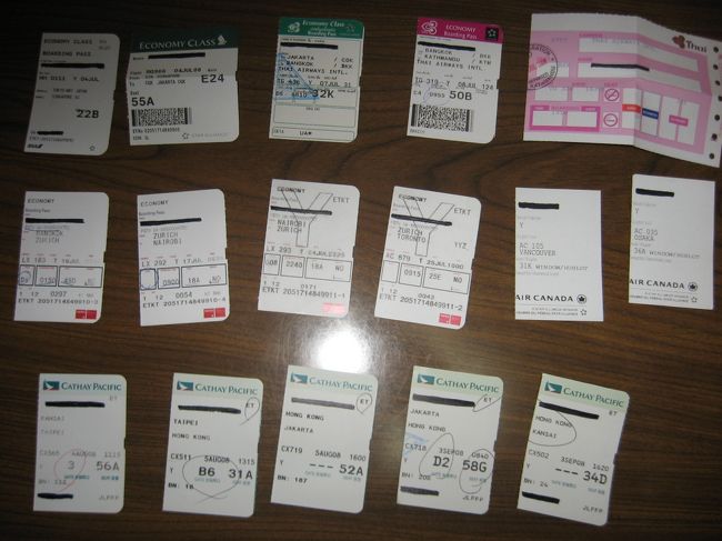 今回の国際線の搭乗券半券です。ルートは、広島〜成田〜シンガポール〜ジャカルタ〜バンコク〜カトマンドゥ〜バンコク〜チューリヒ〜ナイロビ〜チューリヒ〜トロント〜バンクーバー〜関空〜台北〜香港〜ジャカルタ〜香港〜関空です。広島から関空まではスターアライアンスの世界一周チケットを利用しました。そして、一旦帰国後の関空−インドネシアは、ワンワールドメンバーのキャセイ・パシフィック航空です。こうして書いてみると、結構飛行機に乗ってます、、、、、、。