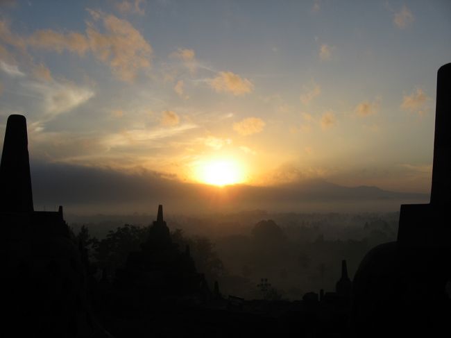 朝日が昇ってくる風景は、神秘的です。