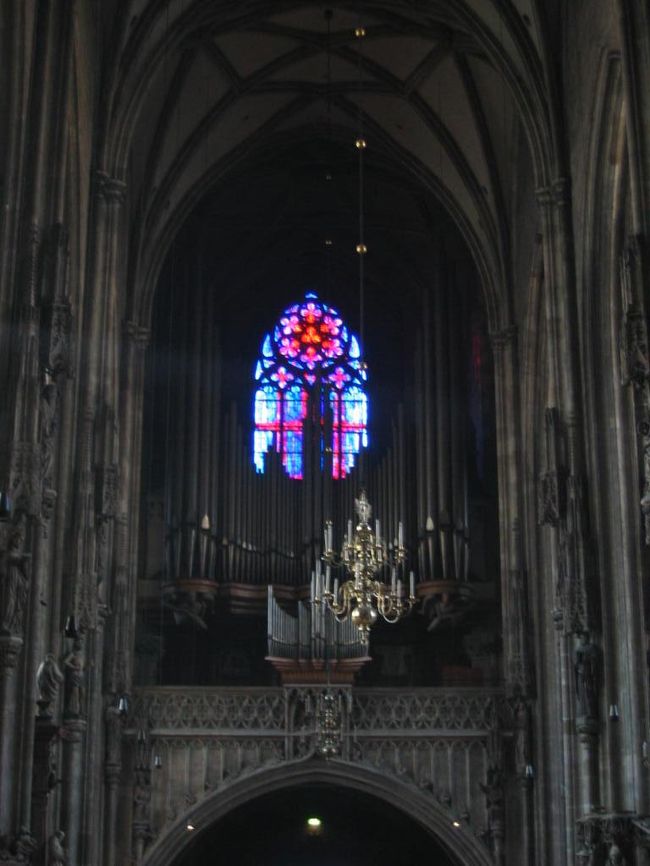 シュテファン寺院<br />ステンドグラスとか良いねー