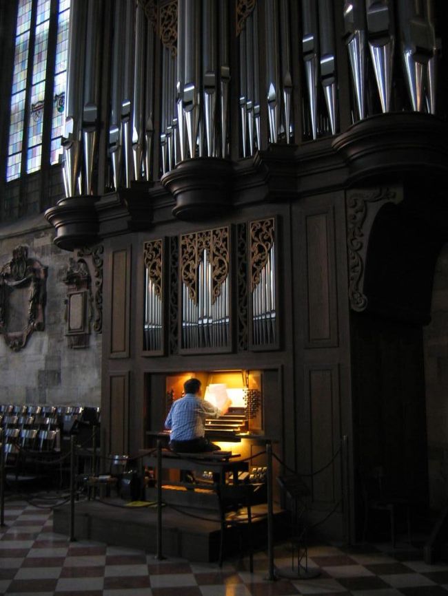 パイプオルガンとか良い音色です。<br />