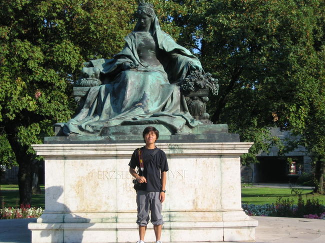 エリザベートです。<br />ハンガリーでは人気がある<br />ハンガリーからハプスブルグ家へ嫁いで、いろいろ便宜を図ったってことですね。