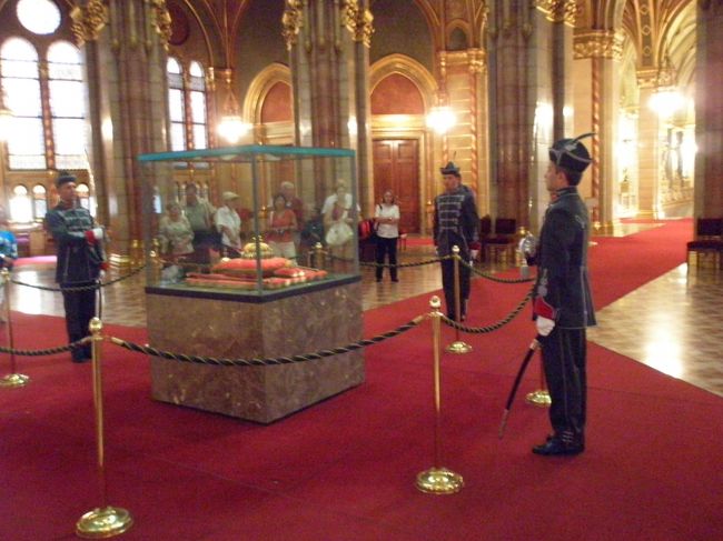 警備の兵士の交代です。