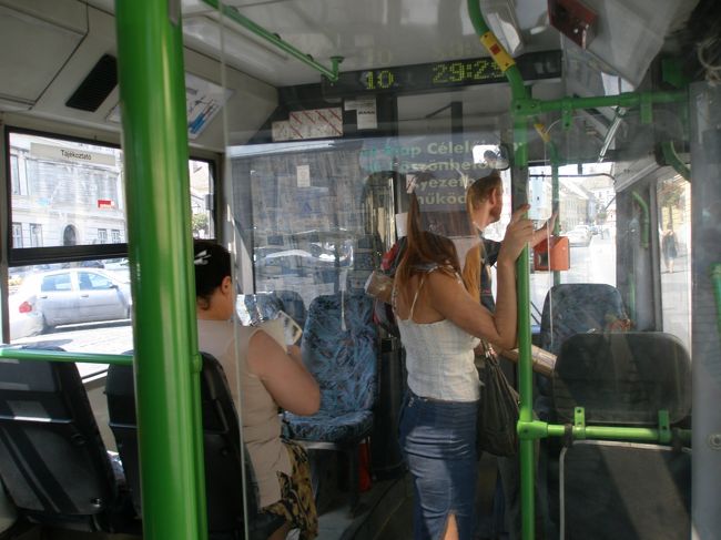 バスもけっこう混んでいました。