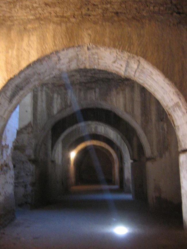 キリスト教徒の地下牢<br />涼しかった。<br />異教徒用の牢