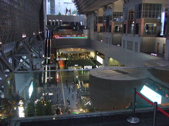 バスの時間まで結構時間があったので、バスの集合場所だけ先に確認して駅ビルの中を散策してみました。<br />夕飯は、八条口のマックで済ませちゃった(＾ｍ＾;)