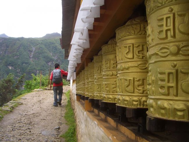 エヴェレスト登山に多くみられる、ストゥーパという仏塔
