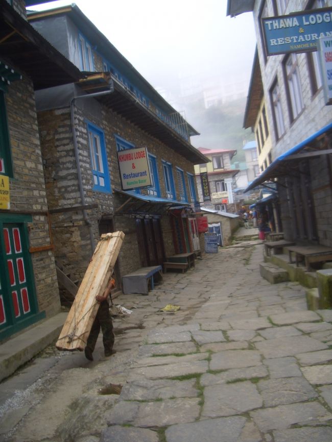 ナムチェバザールの大工さん