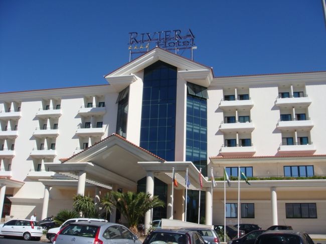 ２泊したリビエラ・ホテル（４★）<br /><br />BOOKING.COM で予約したのですが、１０ユーロの違いで部屋がランクアップできたので、エグゼクティブ・ルームとやらを予約しました。