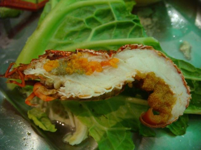 ひっくり返してビックリ。<br />こんなに卵を抱えていました！<br /><br />身がツルッときれいに殻から剥がれて食べやすかった。