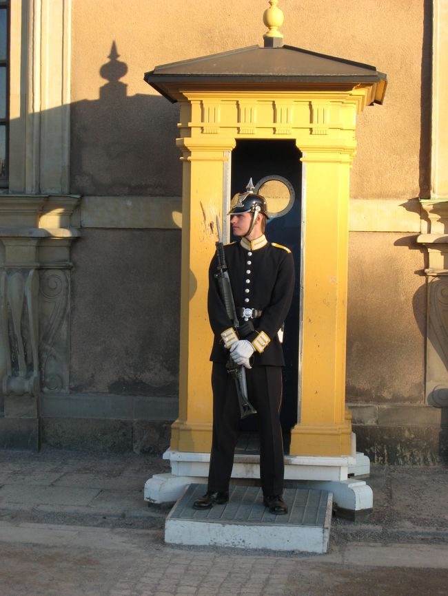 ところが、その後事件が・・・。<br /><br />兵隊さんの所に、誰か近づいてきます。<br />