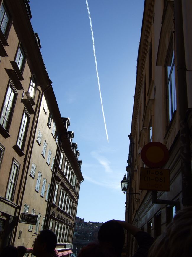 ふと見上げると、美しい青空が広がっています。