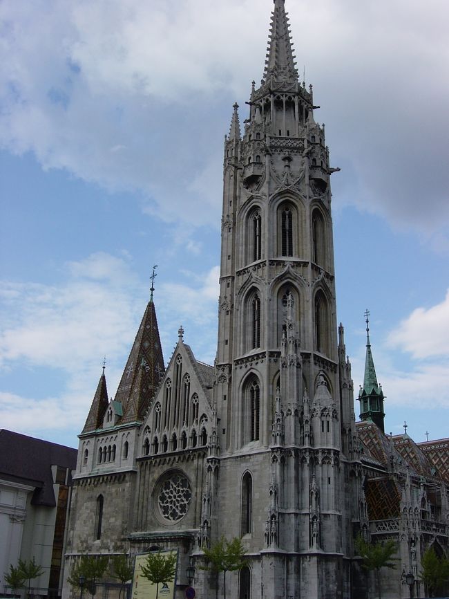 丘の上のマーチャーシュ教会。