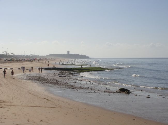 チェックアウトは遅くできるし（１４時）、お昼もここで食べることにしたので、最終日の朝の散歩は頑張って向こうに見えている城砦まで行って戻ってくることにしました！<br /><br />２キロ弱です。