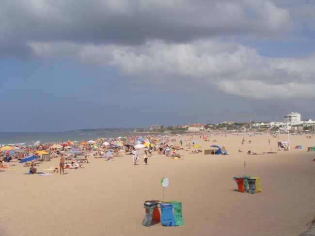 地元の人たちが家族連れで遊びに来てます。<br />あまり混雑していない、遊びやすいビーチです。