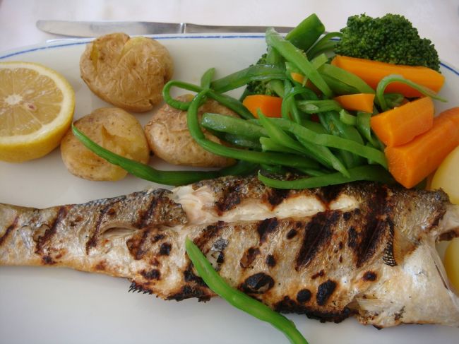 お魚が食べたかったの〜<br />魚は塩焼きが一番！<br />なんの魚かは聞かないで・・・<br />分からなかった！<br />付け合せの野菜がたっぷりなのも嬉しい。