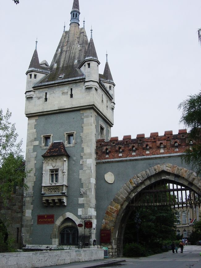 農村博物館近くのヴァイダフニャド城。いろんな建築様式のものが見えます。