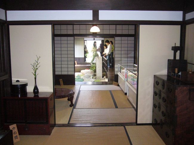 間口が狭く、奥行が深いのが特徴。