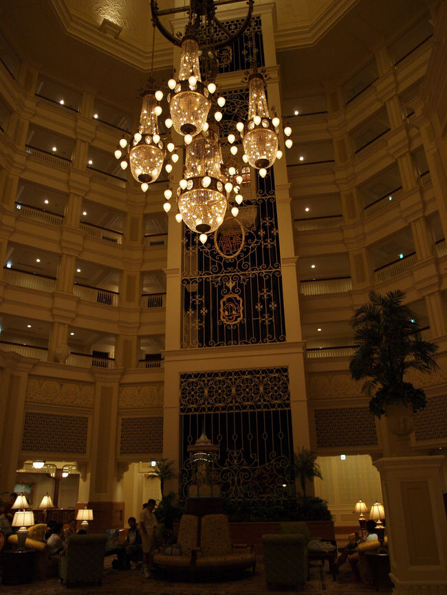 大きな吹き抜けがあり開放的です。