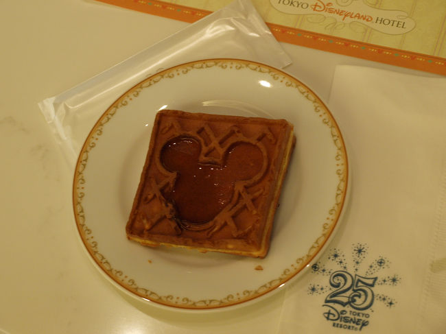 ミッキーマウスの形をしたワッフルが人気でした。