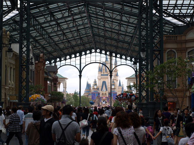 全体が25周年を祝った形になっています