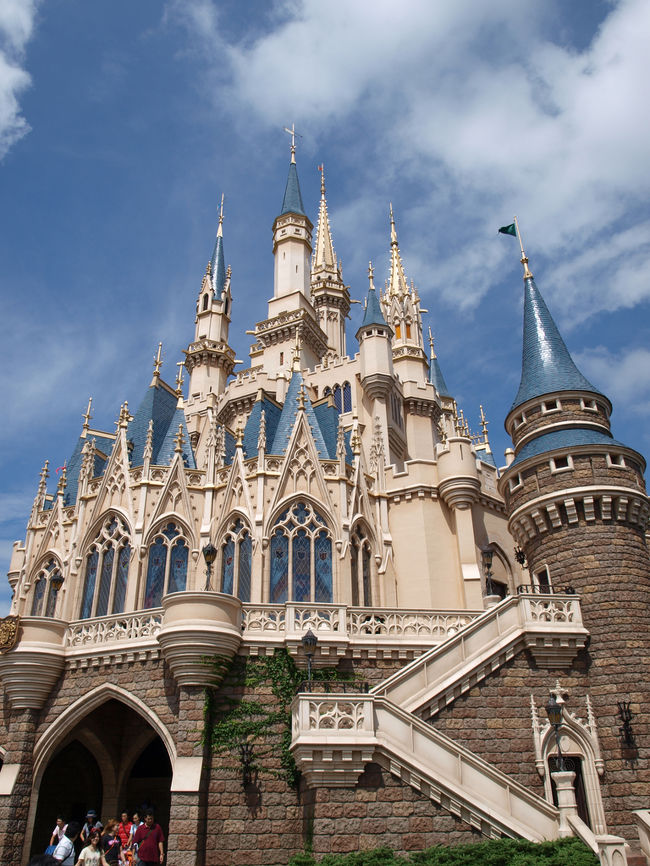 よい天気になりシンデレラ城が非常にきれいでした