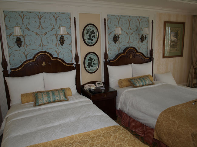 大人用のベッドです。<br />スプリングもちょうどいい感じでした。<br />子供がいろいろな所に隠れミッキーがいると喜んでいました。