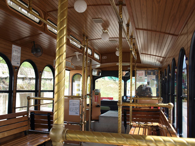 バスの車内です。<br />バスに乗る前に案内所で1日券を600円で購入。1回の乗車が300円ですので1日券はお得です。