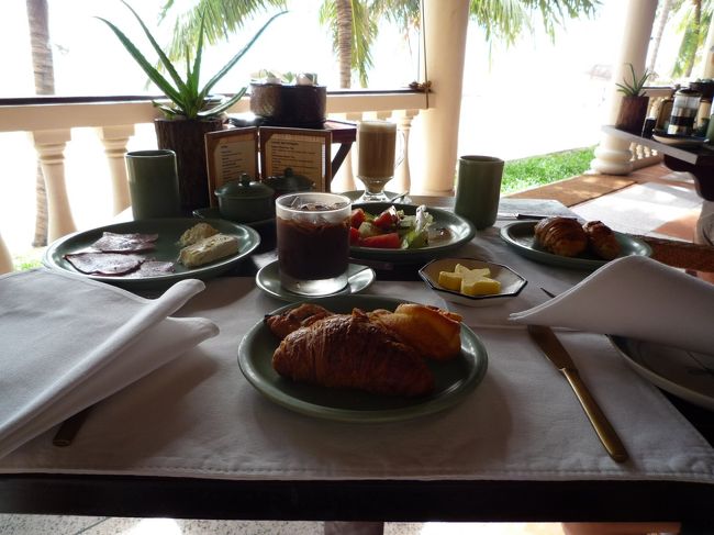 4日目最終日朝。<br /><br />今朝もまずまずの天気。<br />早起きをして朝焼けを撮ろうと思っていたけど早起きできず、残念！<br /><br />朝食はお気に入りのパン！<br />最後の朝食だからってちょっと食べすぎちゃいました〜<br />