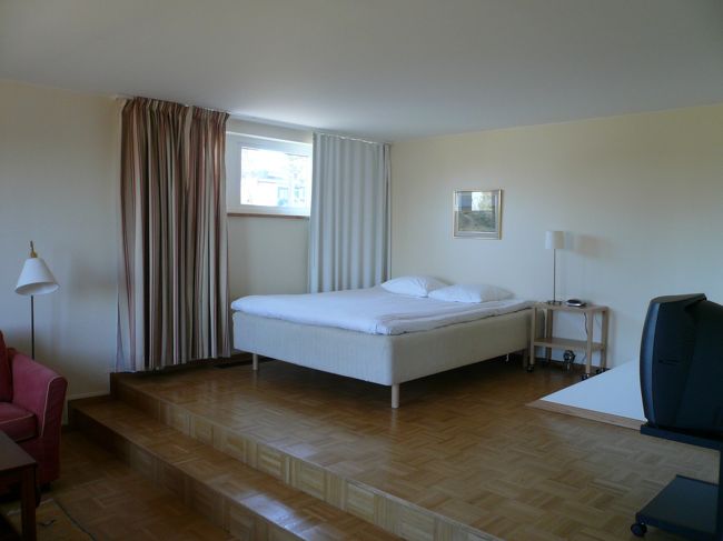 お部屋は、シンプルですが清潔感があります。