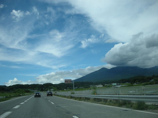 いざ、長野に向かいます。<br />中央道で自宅から約4時間くらい。<br />途中で休み休み行きました。
