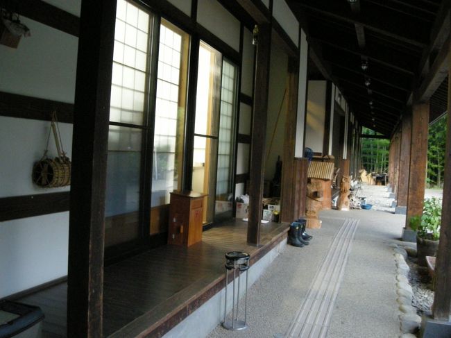 縁側もあります。<br />う〜ん。渋い。