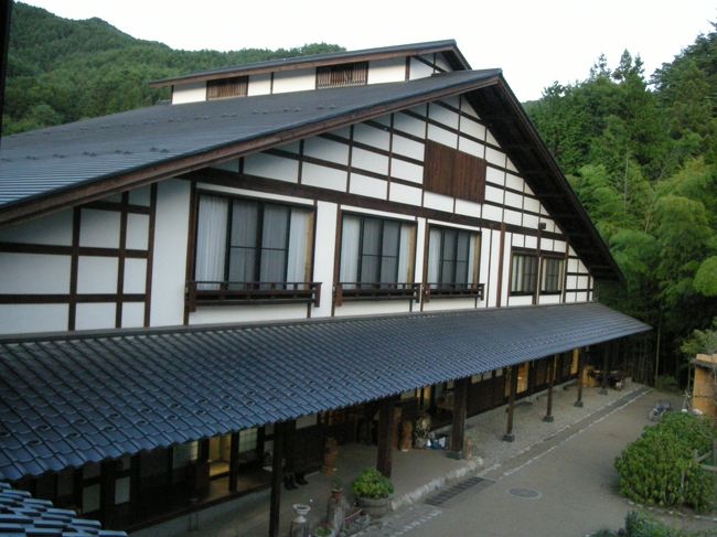 これが建物の全貌です。<br />キレイで、結構部屋数はありました。