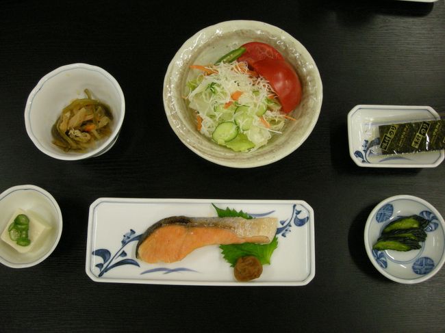 泊まった翌日の朝食です。<br />質素に見えますが、これにご飯とお味噌汁がついて、結構お腹いっぱいになりました。<br /><br />白飯がまたおいしくておいしくて！<br />おかわりしちゃいました。