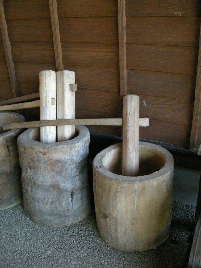 同じく小物。<br />臼があるってことは、餅つき大会とかもあるのかな？
