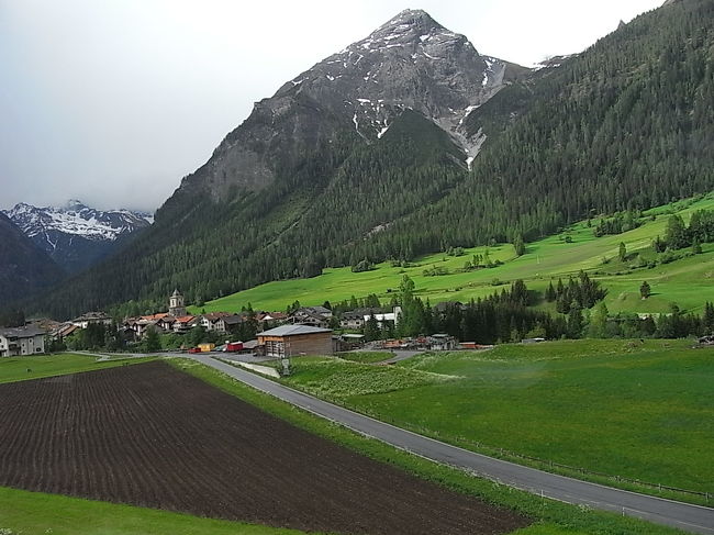 窓の外には緑が広がる♪