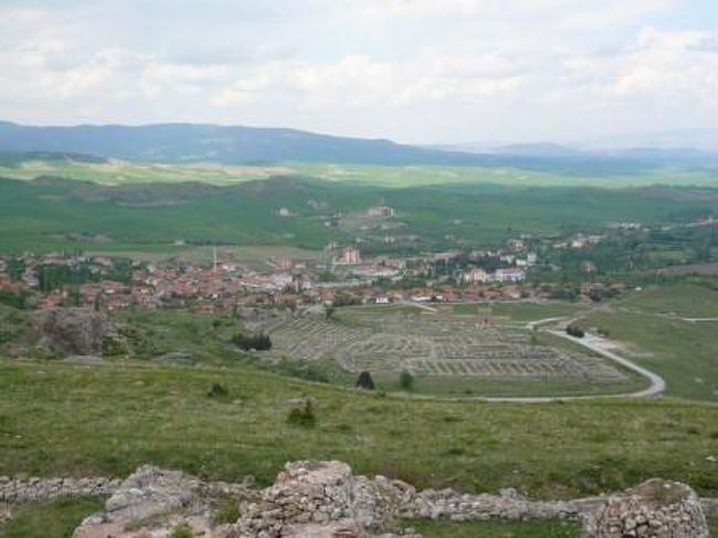 　大城塞から大神殿の方を見たところ。<br />　向こうに見えるのがボアズカレの村です。<br /><br />