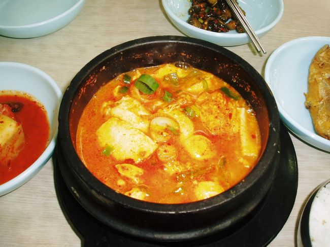 スンドゥブ<br />豆腐鍋