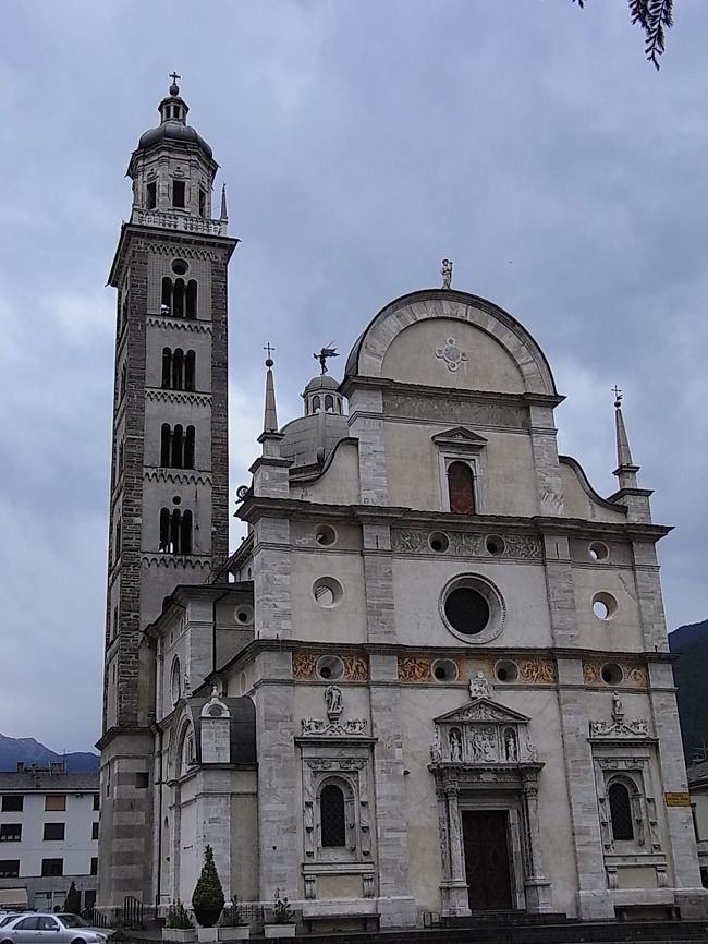 残念ながら中には入れなかった。<br />教会も昼休みなのか？<br />