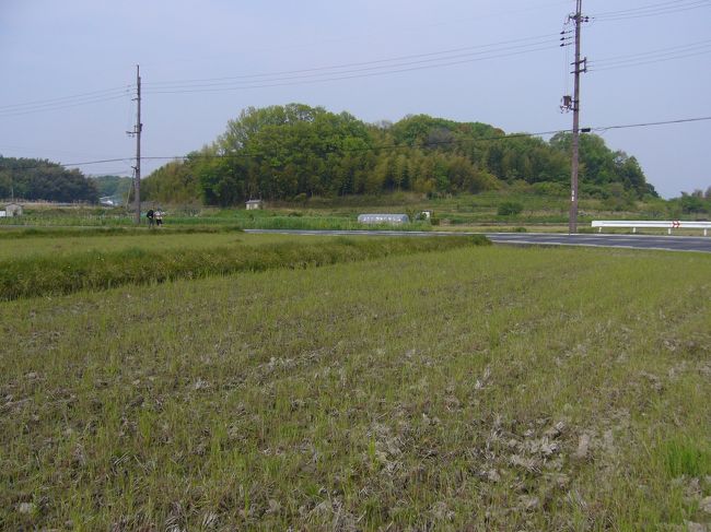 法隆寺・中宮寺を後にして次の目的地へ。<br /><br />のどかな田園風景を見ながら自転車で走るのは<br />とても気持ちが良かったです。<br /><br />それにしても人がいない・・・