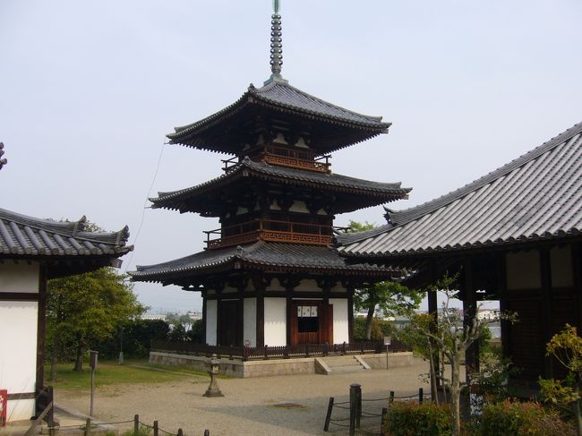 日本に現存する三重塔の中では最古のもの。