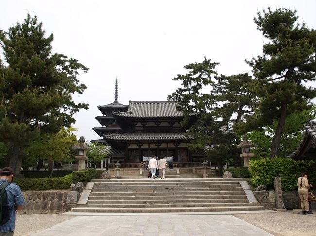 中門へと続きます。