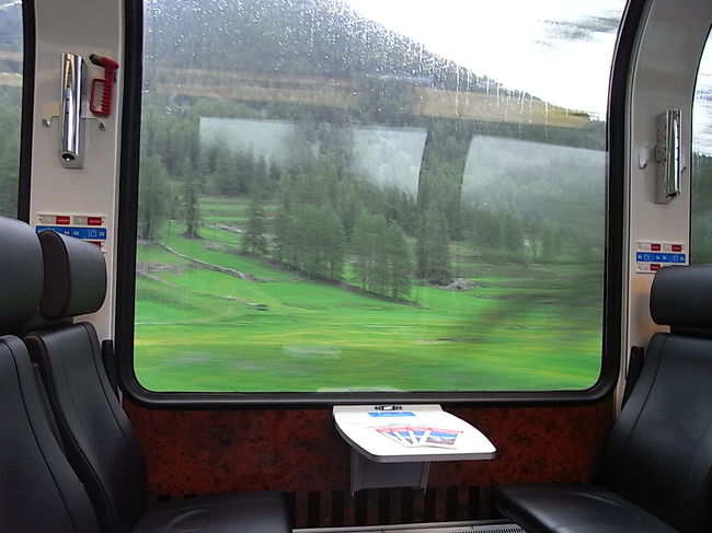 Albula tunnel 5865m<br />長い長いトンネルを抜けたら<br />雨だった。<br />