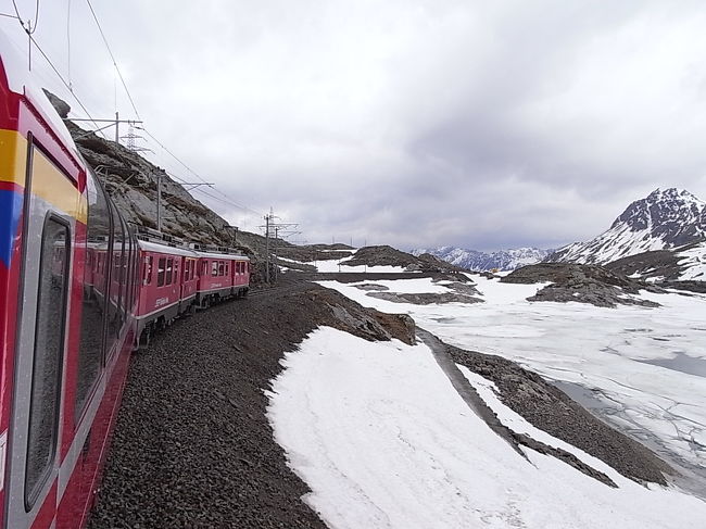 列車は下り始めた。