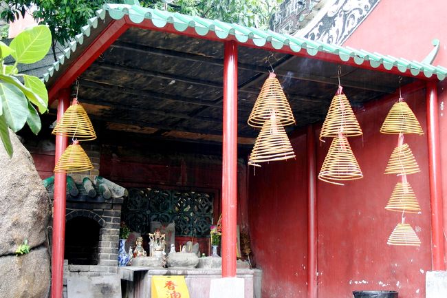 媽閣廟（A-Ma Temple）は<br />マカオという名の由来にもなったと言われる<br />マカオ最古の中国寺院。<br />1500年代にマカオに初めてポルトガル人が上陸したといわれる場所に建ってます。