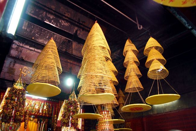 天井からぶら下がっている<br />この大きな渦巻き線香にビックリします。<br /><br />マカオの世界遺産はここも含めて入場無料なところが<br />ほとんどなので財布にも優しいです♪