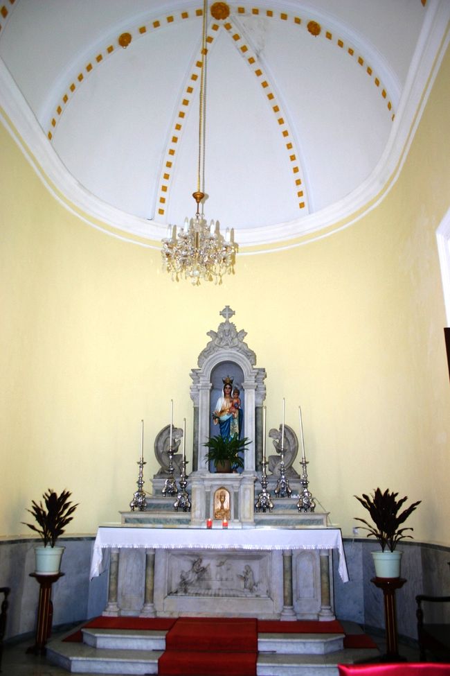 左右にも祭壇がありました。