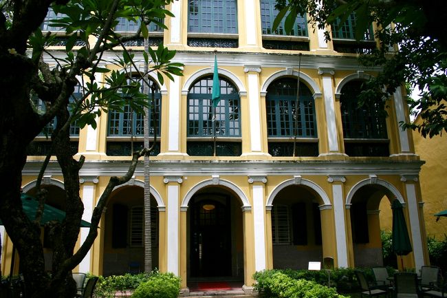 マカオ最大の図書館で<br />ここで読書にふけるマカオ市民がいっぱいです。