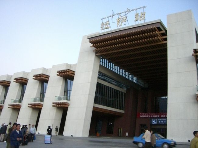ラサ駅舎
