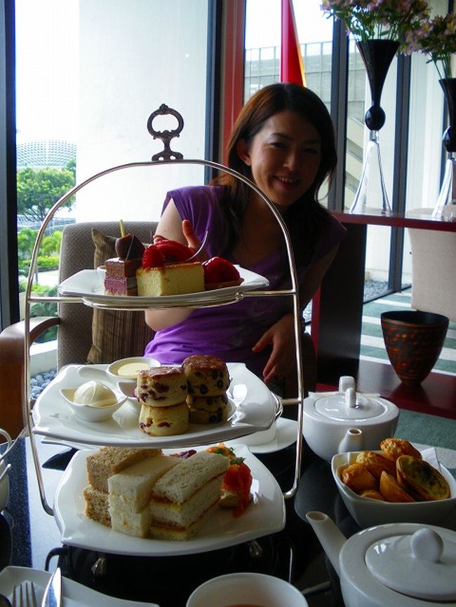 ３段トレーです。ふたりで行ったから、多分ふたり分。